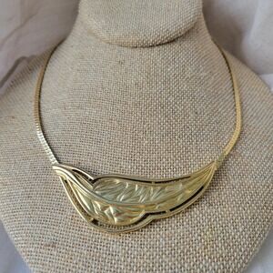Vintage 80s Trifari ‎ leaf bib pendant necklace gold tone lagenlook boho fairy